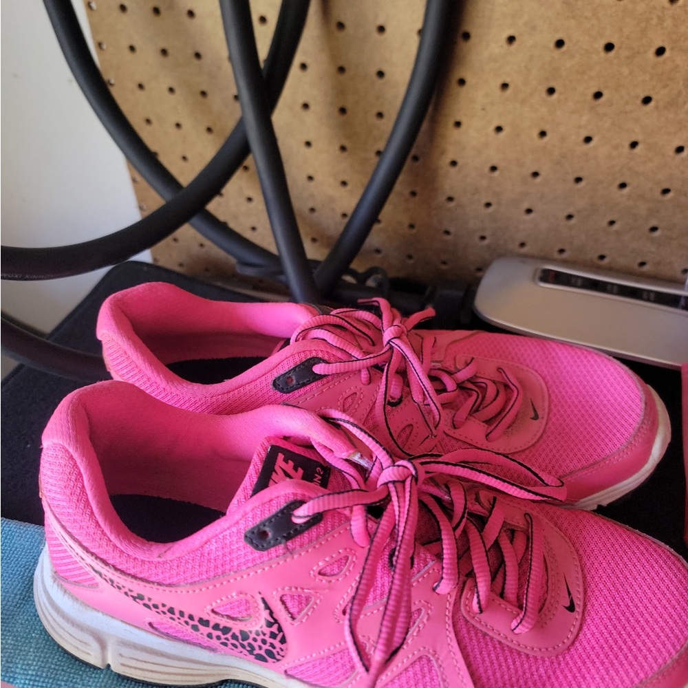 Nike Women's Pink Athletic Shoes